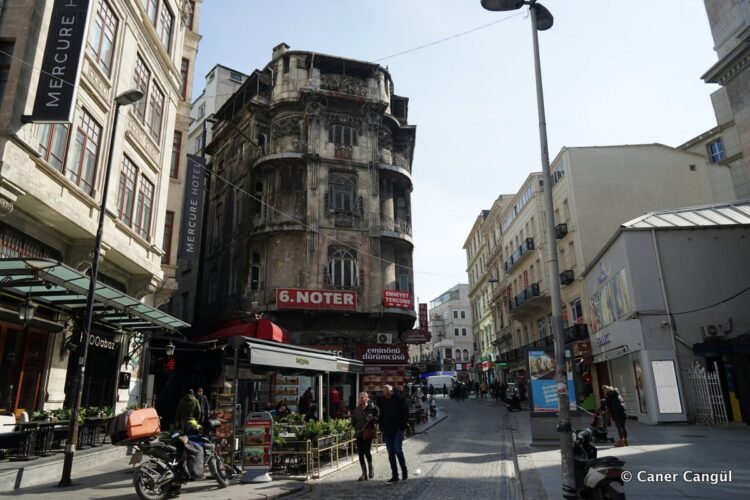 Vlora Hani/ Dikur madhështore, sot e fshehur në shtresat e papastërtive