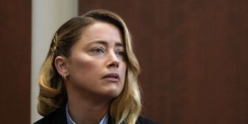 Bëhet e gjallë Amber Heard, shijon shëtitjen me vajzën e vogël në Madrid