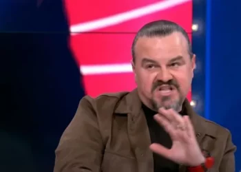 A po kopjon Luizin? Flet miku i ngushtë i Julit