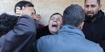 Në radhë për t’u ushqyer, forcat izraelite vrasin 104 palestinezë