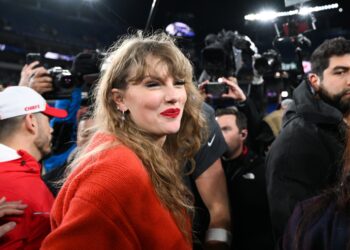 Taylor Swift dhuron 100,000 dollarë për gruan e vrarë në Super Bowl