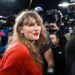 Taylor Swift dhuron 100,000 dollarë për gruan e vrarë në Super Bowl