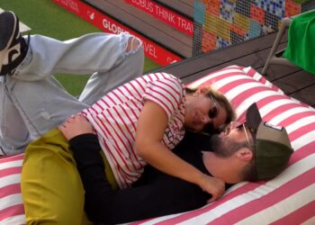 “Më kafsho më fort”/ Meritoni dhe Ilnisa kalojnë momente në shtrat