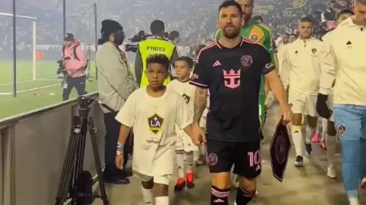 VIDEO/ Djali i Kim Kardashian krah Messi-t në LA Galaxy