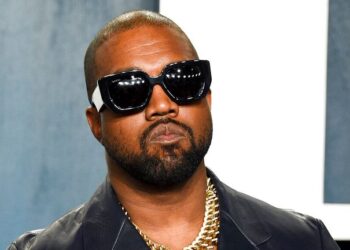 Fansat alarmohen me buzët e Kanye West pas implantit 850 mijë dollarësh