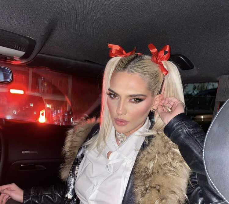 Ina-Ilnisës: Turp të madh të një gruaje që tallet me të dashurin në krevat