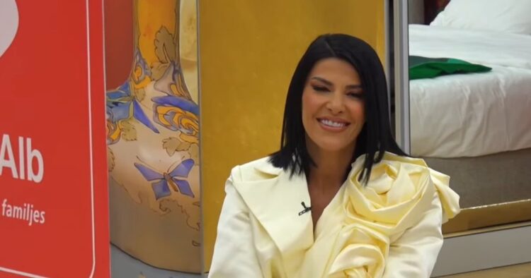 “Vazhdo kafshimet”/ Çfarë sinjali mori Ledjona nga jashtë?