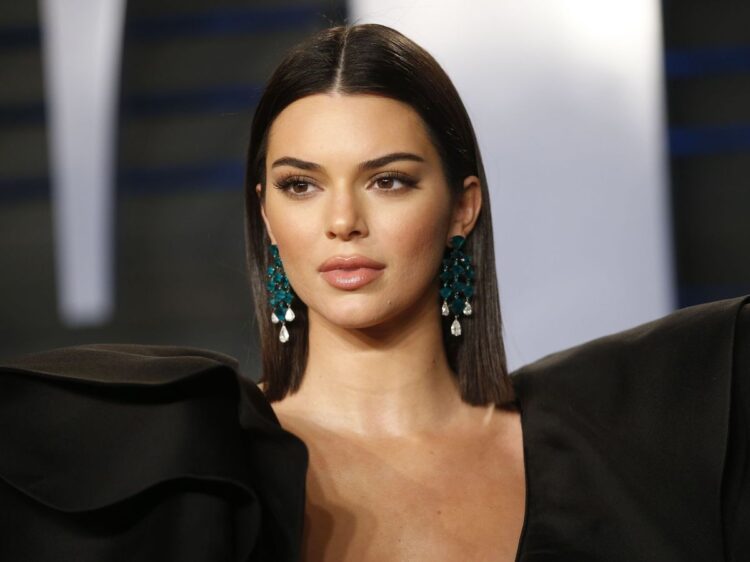 Kendall Jenner tërheq vëmendjen gjatë një daljeje në Paris
