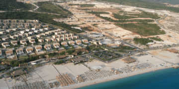 Neni 28 ndihmoi Belerin dhe po “detyron” shqiptarët të shpallen grekë