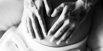 Maluma ndan një seri fotosh me partneren shtatzënë, Susana Gomez