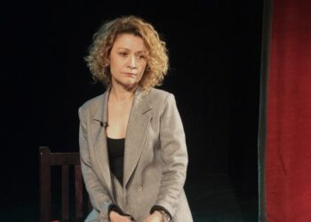 Ndodh përsëri! Egla i hedh verën në kokë Meritonit