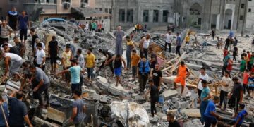 Agjërim në luftë, besimtarët në Gaza falen në gërmadha