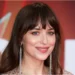 Dakota Johnson tregon si është të jesh njerka e dy adoleshentëve