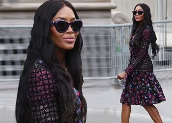 Magjepsëse! Ja si duket Naomi Campbell në sfilatën ‘Chanel’