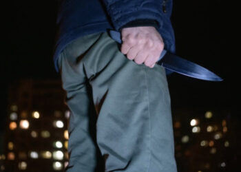 Çfarë po ndodh në Shqipëri?/ 37-vjeçari  u ngul thikën dy vëllezërve