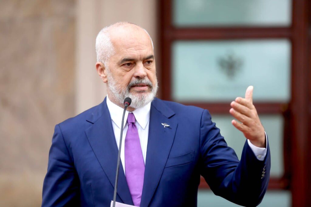 Tentoi të prekë gazetaren pa miratimin e saj, Rama: S’kam asnjë ndjesë