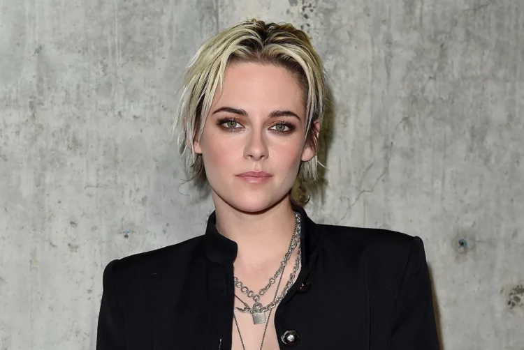 Pamja e çuditshme e Kristen Stewart në premierën e filmit të saj të ri