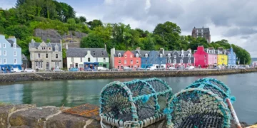 Ky ishull kërkon mjekë dhe mësues, me rroga “përrallore”