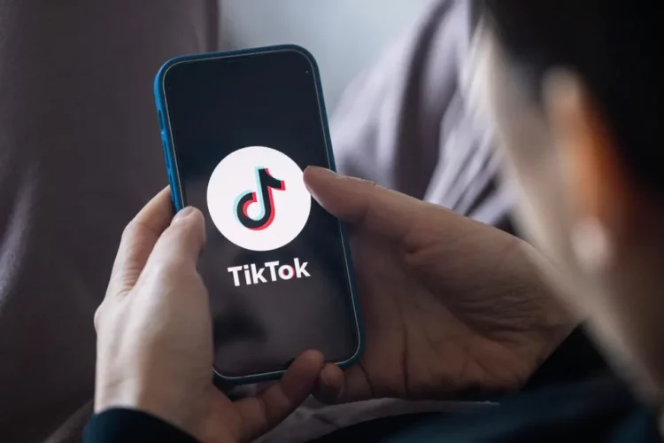 Studimi: 48% e të rriturve në TikTok s’kanë postuar kurrë video