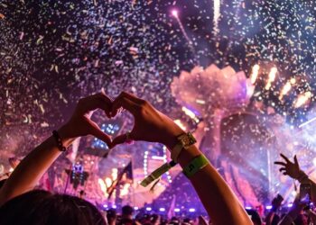 Pse dëgjimi i muzikës “live” na shkakton më shumë emocione?