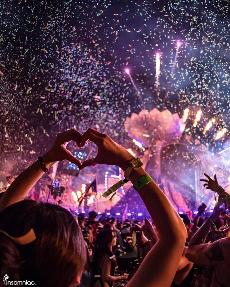 Pse dëgjimi i muzikës “live” na shkakton më shumë emocione?