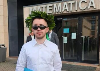 Njihuni me Klodianin, i verbri i 1 që diplomohet për Shkenca Kompjuterike