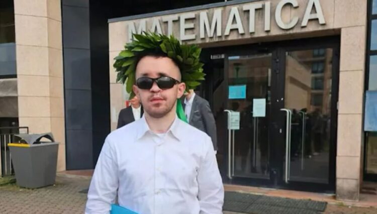 Njihuni me Klodianin, i verbri i 1 që diplomohet për Shkenca Kompjuterike