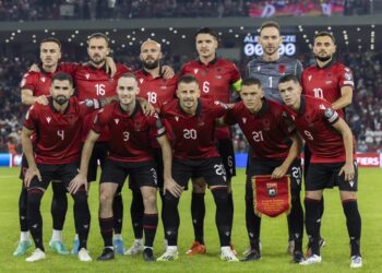 Dy humbjet i kushtojnë shumë Shqipërisë, bie në renditjen e FIFA-s