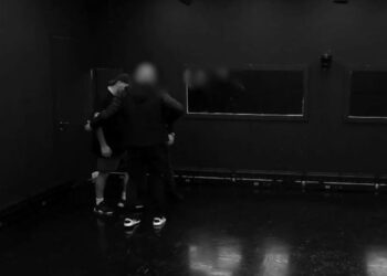 Detaje/ Liam u zu në befasi nga policia në dhomën e surprizave