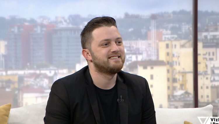 Gazi pendohet, kërkon ndjesë publike për zënkën me Julin