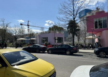 U shpenzuan 20 mln euro që Piramida të mbushej me kafene dhe sufllaqe