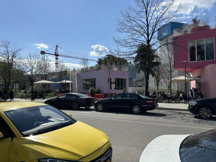 U shpenzuan 20 mln euro që Piramida të mbushej me kafene dhe sufllaqe