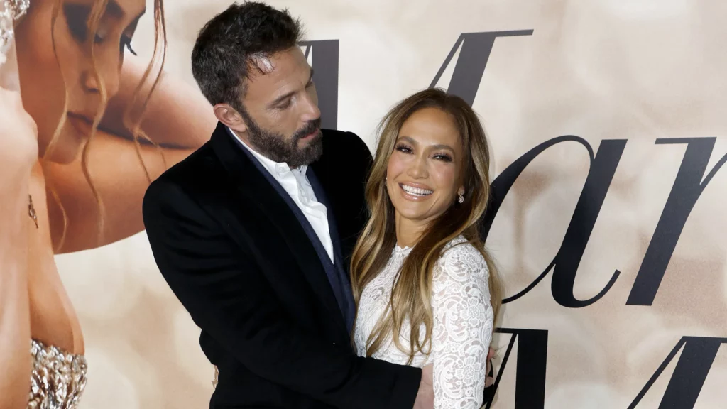 JLO anuloi turneun, a vazhdon ta mbajë Ben Affleck unazën e martesës në gisht?