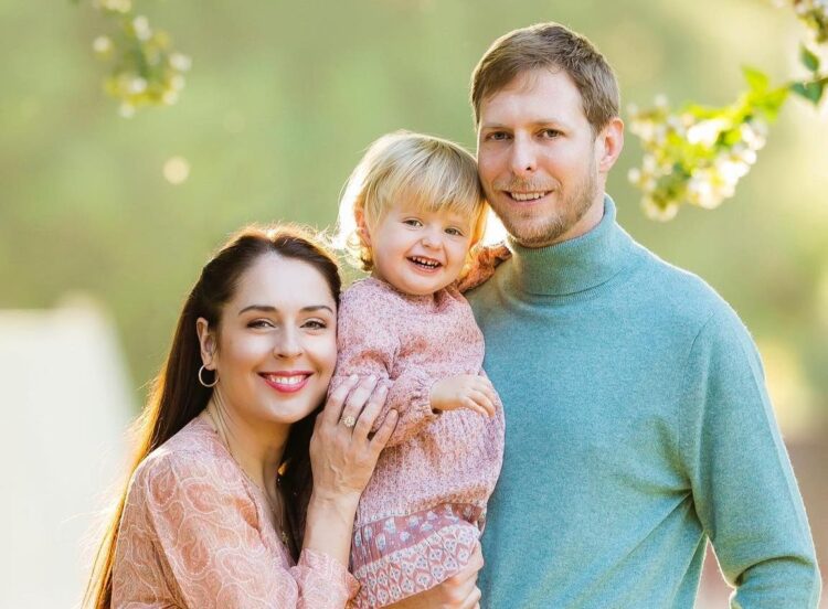 Gjykata vendos: Elia dhe Princ Leka duhet të mbajnë 5 metra distancë