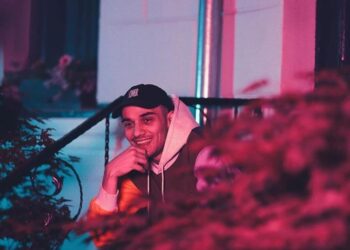 Buta zbulon për herë të parë portretin e vogëlushes së tij