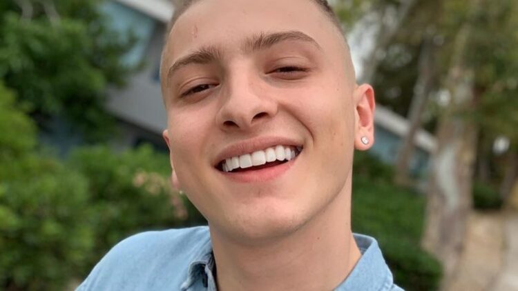 U “zhduk” për t’ju bashkuar fesë, Fero rikthehet në ekran