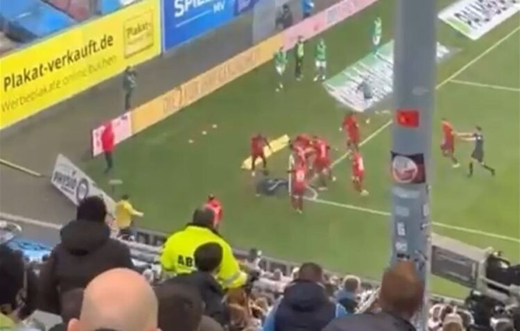 Ndodh në Gjermani, tifozi sulmon futbollistin e skuadrës kundërshtare