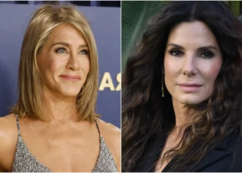 Jennifer Aniston dhe Sandra Bullock “kapen mat” në klinikën e operacioneve
