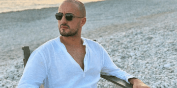 Krist Dragot poston foton e nxehtë me të dashurën