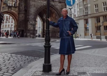 Njihni me Mark Bryan, 64-vjeçari që vesh taka sepse ndihet më i sigurt