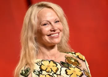 Paraqitja “ujë e sapun” e Pamela Anderson në “Oscars 2024”