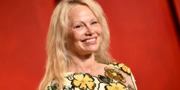 Paraqitja “ujë e sapun” e Pamela Anderson në “Oscars 2024”