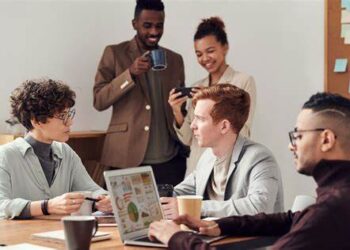 Tre shprehje të njerëzve me inteligjencë të lartë emocionale