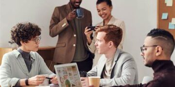 Tre shprehje të njerëzve me inteligjencë të lartë emocionale