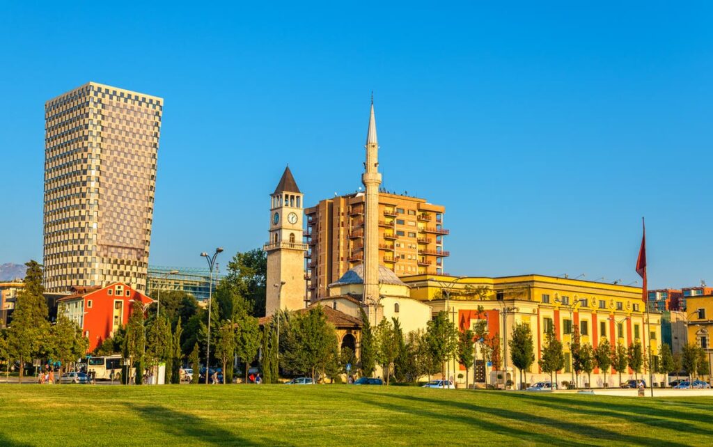 Nesër bllokohen rrugët në gjithë Shqipërinë për tre orë, ja ku mund të kaloni
