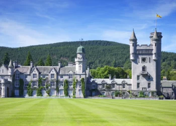 Ndodh për herë të parë! Familja mbretërore merr këtë vendim historik