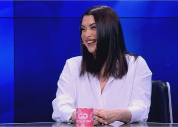 Emocionuese/ Momenti kur Çiljeta takon dy djemtë e saj