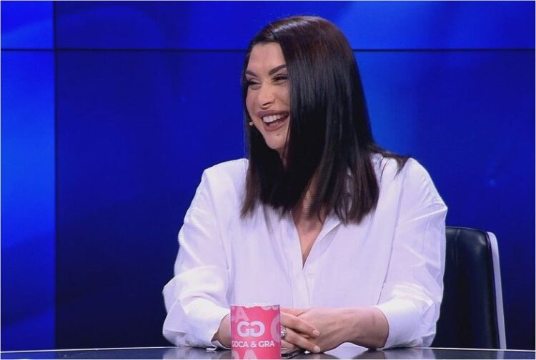 Emocionuese/ Momenti kur Çiljeta takon dy djemtë e saj