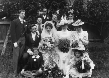 Pse njerëzit në fotot e vjetra nuk buzëqeshnin kurrë?