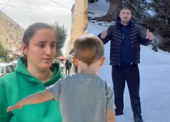 Thriller në Durrës/ Gjyshërit rrëmbejnë nipin 3-vjeçar, nëna: Dua djalin!